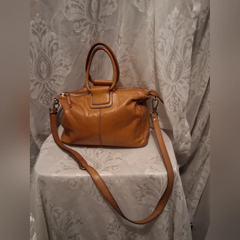 HOBO Sheila Medium Leather Satchel Tote with Detachable Strap In Truffle Brown